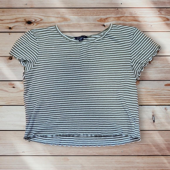 American Eagle Smocked Cropped Tees Size Small - Picture 6 of 9